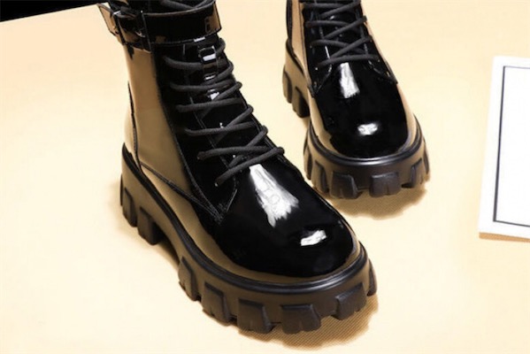 马丁靴压脚背是鞋垫高吗