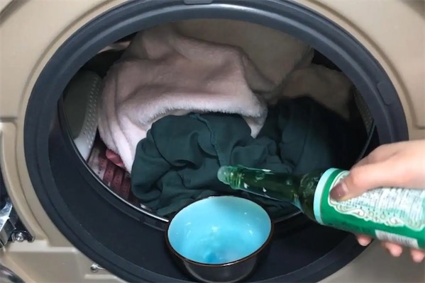 花露水洗衣服要用驱蚊的还是止痒的