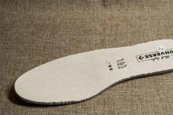 帆布鞋鞋垫发霉黑点怎洗掉